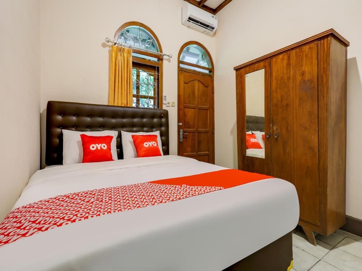 Oyo 90095 Indah Homestay Syariah Kejayan Exterior foto