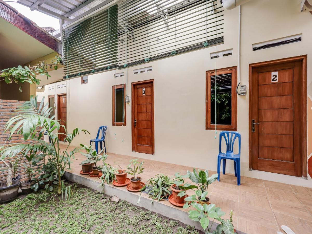 Oyo 90095 Indah Homestay Syariah Kejayan Exterior foto