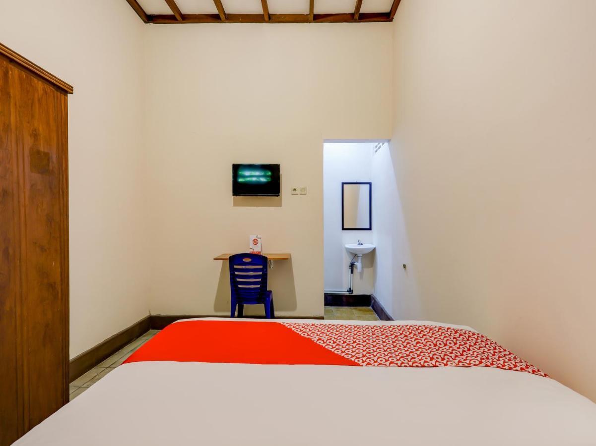 Oyo 90095 Indah Homestay Syariah Kejayan Exterior foto