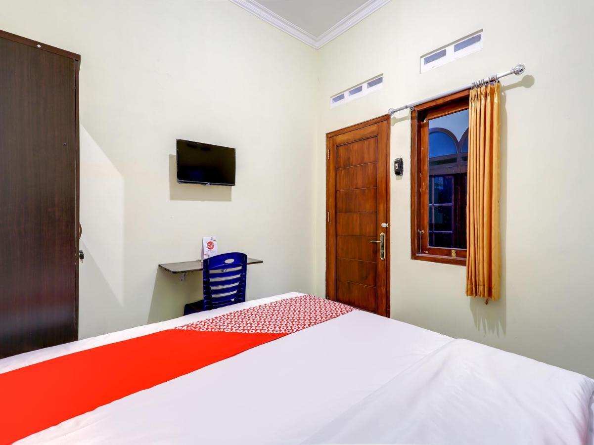 Oyo 90095 Indah Homestay Syariah Kejayan Exterior foto