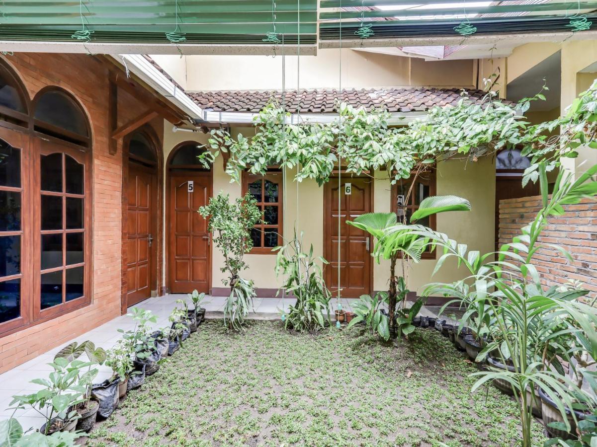 Oyo 90095 Indah Homestay Syariah Kejayan Exterior foto