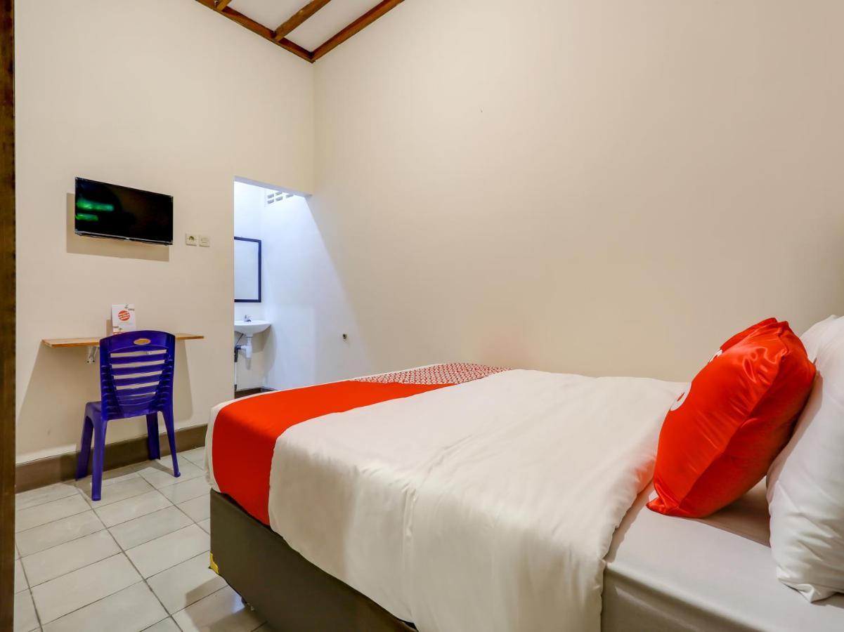 Oyo 90095 Indah Homestay Syariah Kejayan Exterior foto