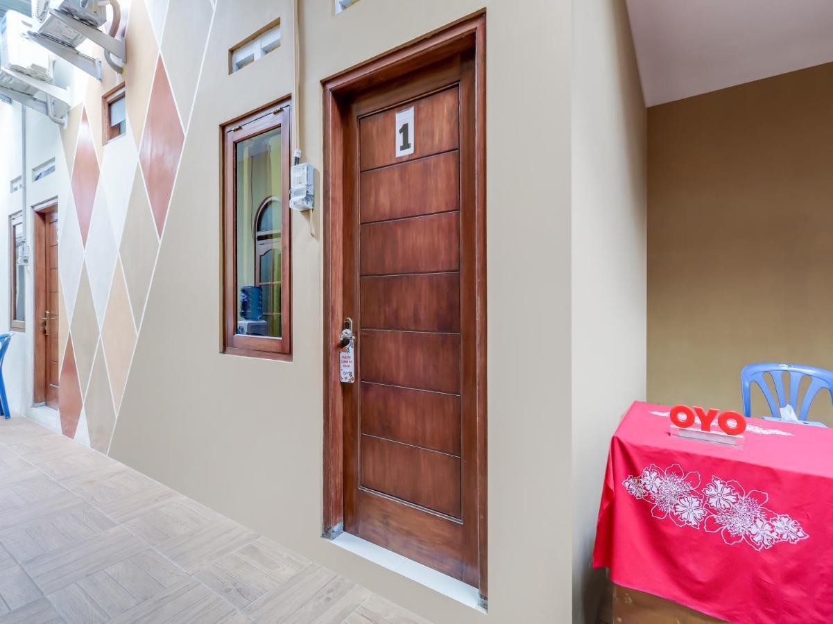 Oyo 90095 Indah Homestay Syariah Kejayan Exterior foto