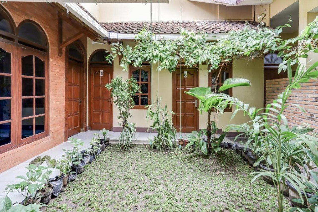 Oyo 90095 Indah Homestay Syariah Kejayan Exterior foto