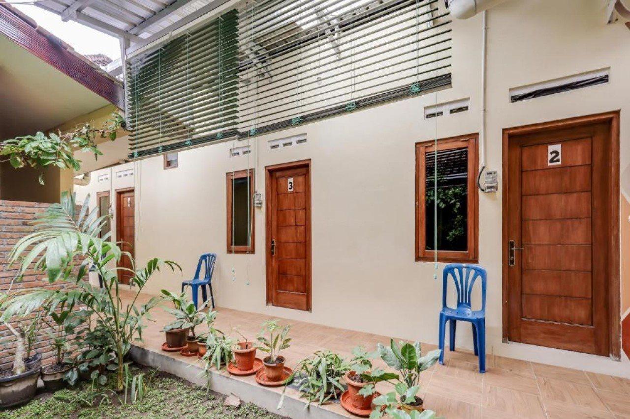 Oyo 90095 Indah Homestay Syariah Kejayan Exterior foto
